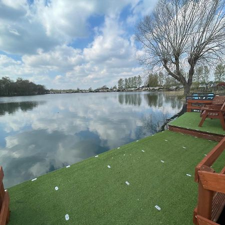 Lakeside Retreat 4 With Hot Tub, Private Fishing Peg Situated At Tattershall Lakes Country Park Esterno foto