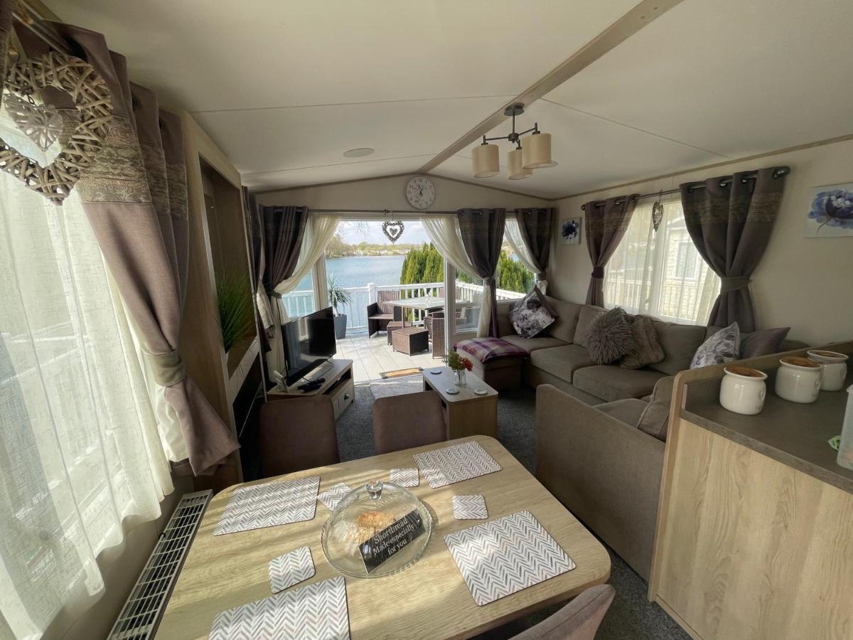 Lakeside Retreat 4 With Hot Tub, Private Fishing Peg Situated At Tattershall Lakes Country Park Esterno foto