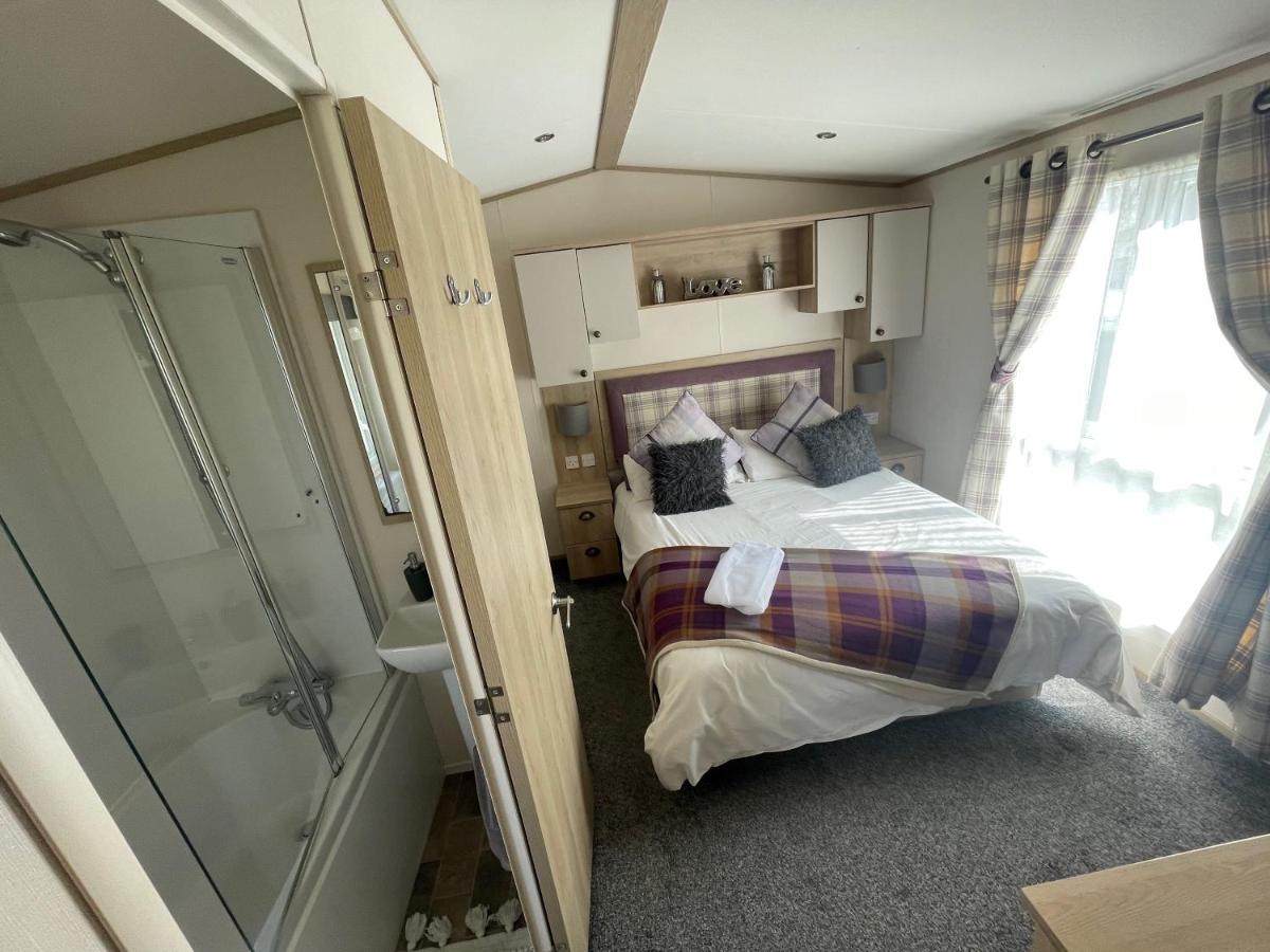 Lakeside Retreat 4 With Hot Tub, Private Fishing Peg Situated At Tattershall Lakes Country Park Esterno foto