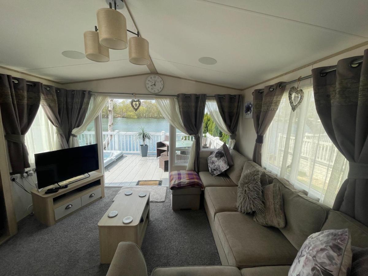 Lakeside Retreat 4 With Hot Tub, Private Fishing Peg Situated At Tattershall Lakes Country Park Esterno foto