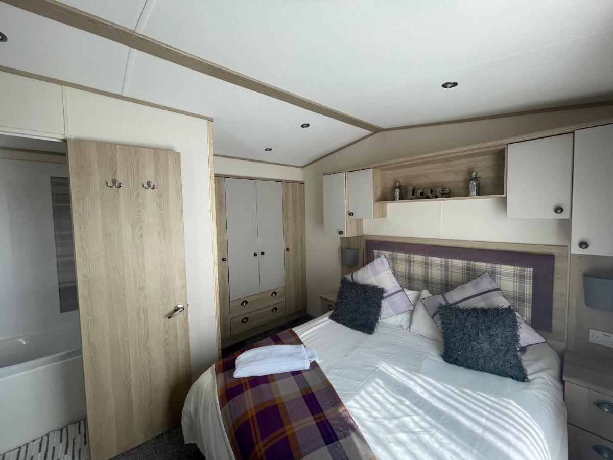 Lakeside Retreat 4 With Hot Tub, Private Fishing Peg Situated At Tattershall Lakes Country Park Esterno foto