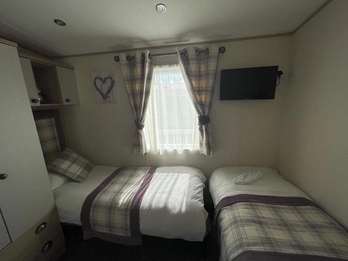 Lakeside Retreat 4 With Hot Tub, Private Fishing Peg Situated At Tattershall Lakes Country Park Esterno foto