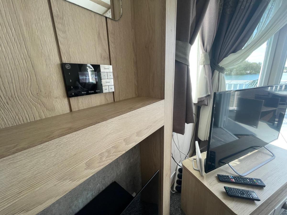 Lakeside Retreat 4 With Hot Tub, Private Fishing Peg Situated At Tattershall Lakes Country Park Esterno foto