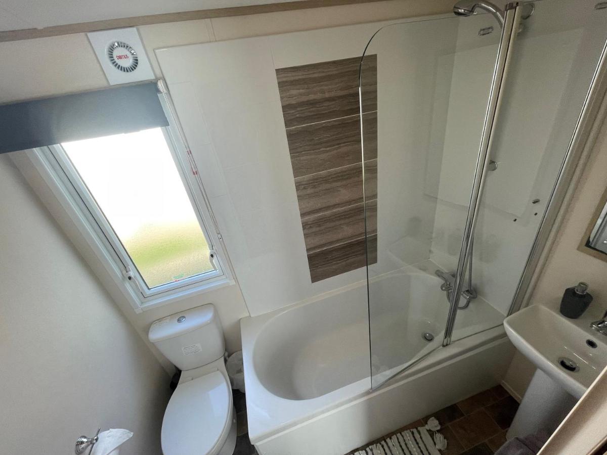 Lakeside Retreat 4 With Hot Tub, Private Fishing Peg Situated At Tattershall Lakes Country Park Esterno foto