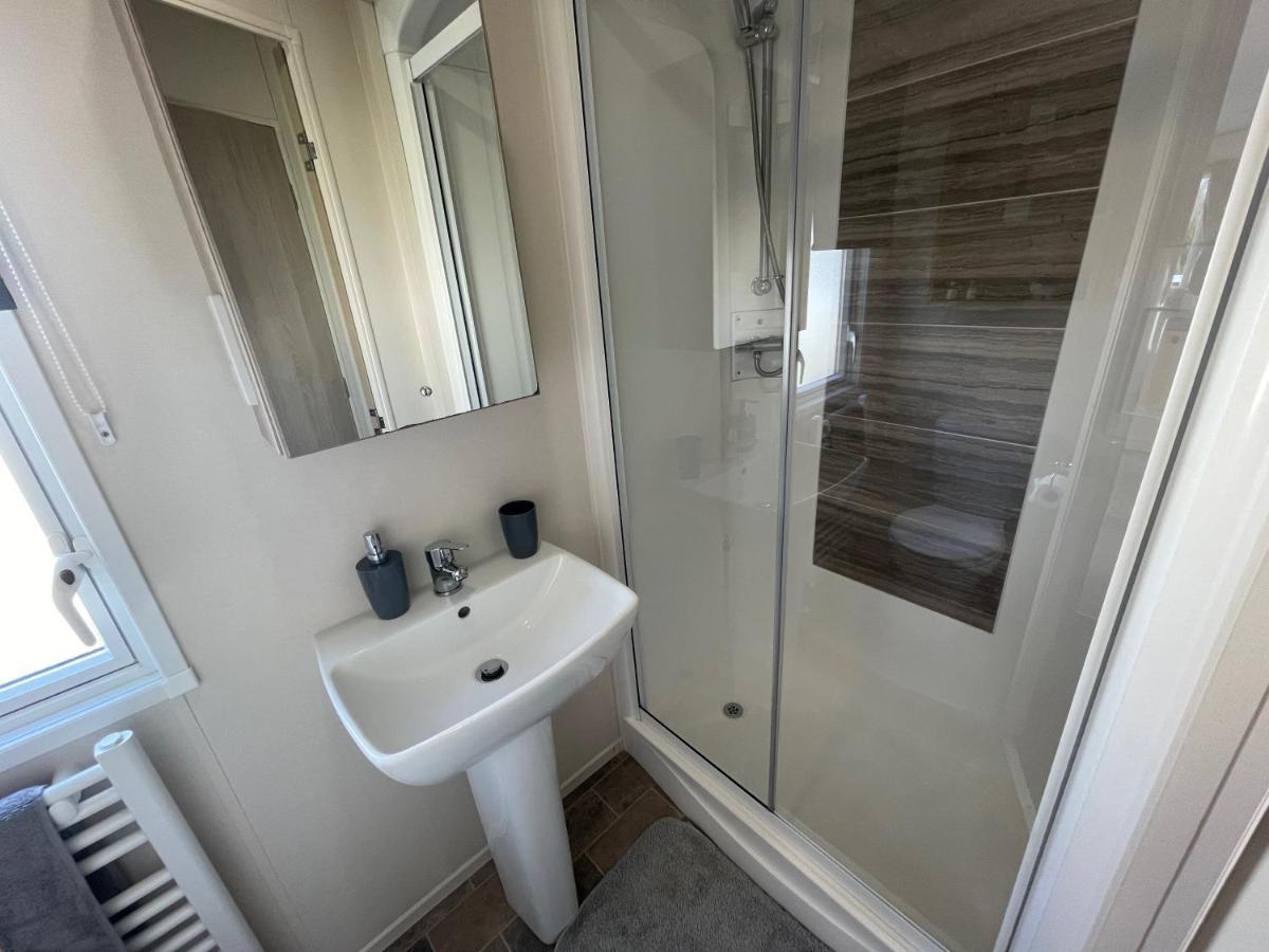 Lakeside Retreat 4 With Hot Tub, Private Fishing Peg Situated At Tattershall Lakes Country Park Esterno foto