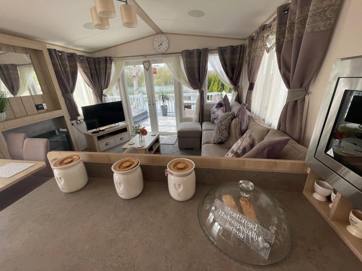 Lakeside Retreat 4 With Hot Tub, Private Fishing Peg Situated At Tattershall Lakes Country Park Esterno foto
